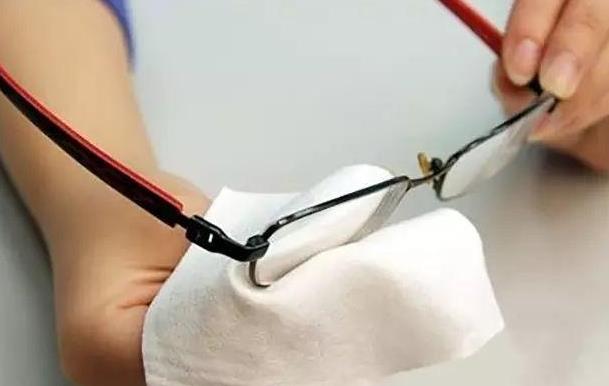 老花鏡防輻射眼鏡的作用、保養(yǎng)，你真的都懂嗎？