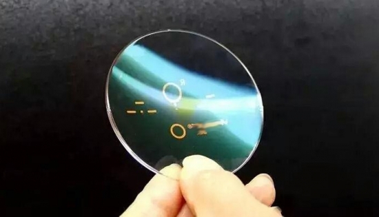 美麗島：扔掉單焦換戴多焦鏡，在國內(nèi)掀起了一場(chǎng)“換戴”革命。