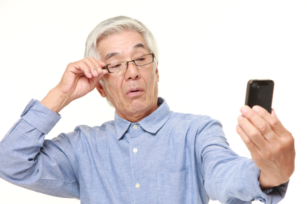 常戴眼鏡的朋友，這三個(gè)壞習(xí)慣一定要改掉！
