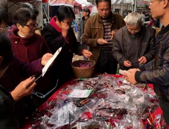 怎么佩戴老花鏡？驗(yàn)光 品牌 質(zhì)量 保養(yǎng)一個(gè)都不能少